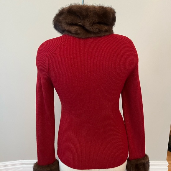 Gorgeous sweater with mink trim - Picture 3 of 8